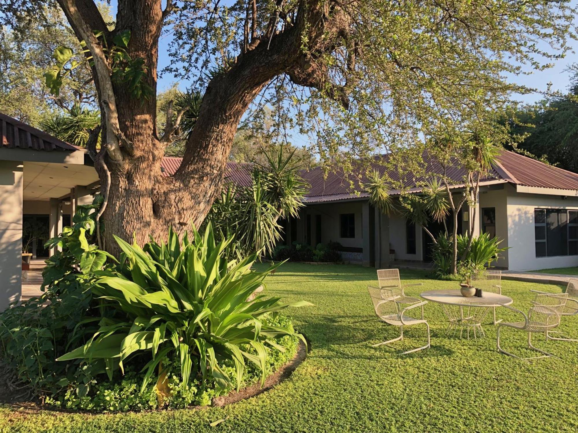 Riverise Guesthouse Maun Exterior photo